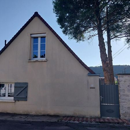 Le Prieure Reposant Hotel Port-Villez Exterior foto